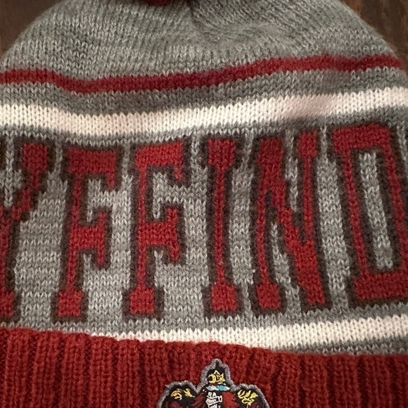Harry Potteryer Gryffindor Pom Pom beanie knit winter hat OSFA stocking - Picture 3 of 5